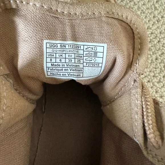 UGG Marin Bootie - Size 8 - Like New/No Wear - Picture 10 of 11